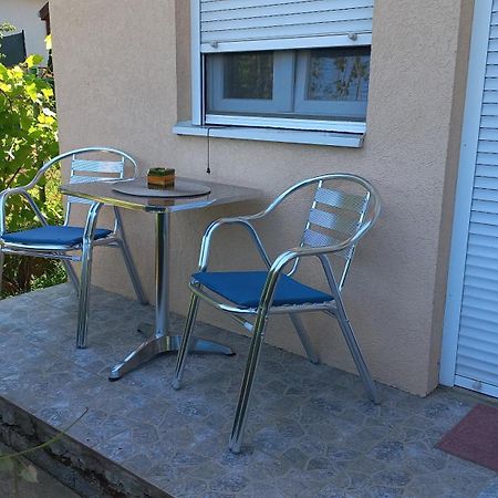 Airport Apartment T&T Surčin Exteriör bild
